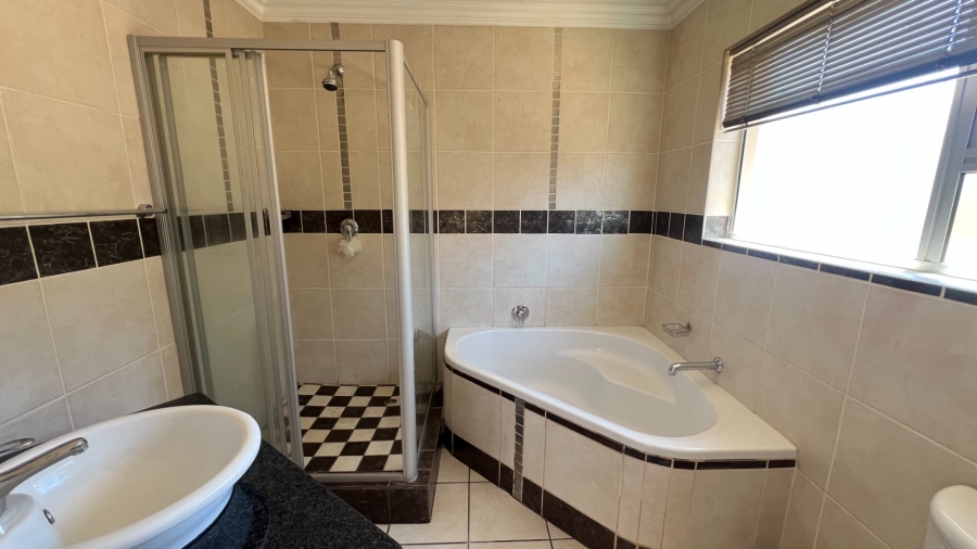 3 Bedroom Property for Sale in Langenhovenpark Free State